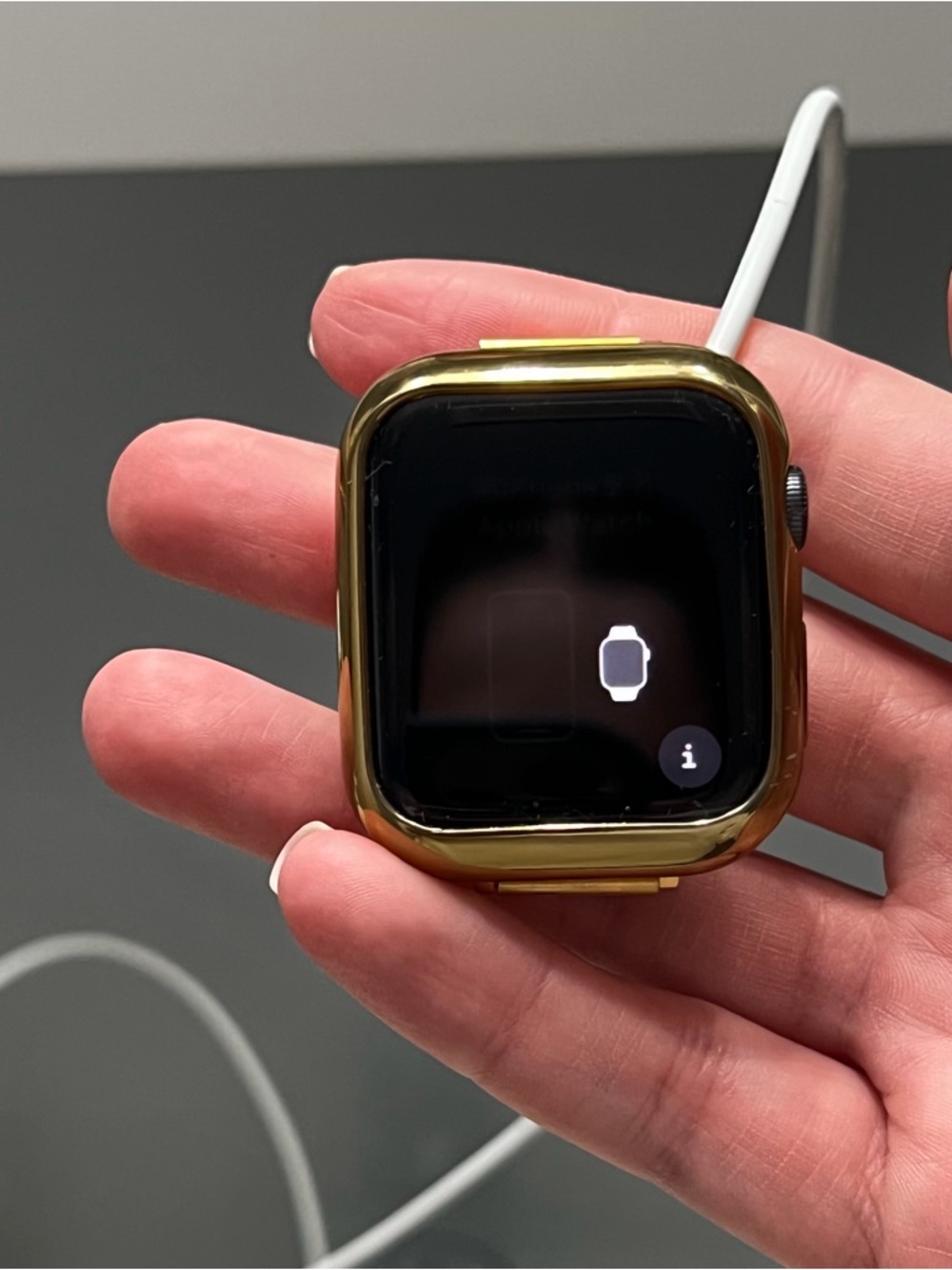 Apple Watch - Picture 2 of 4